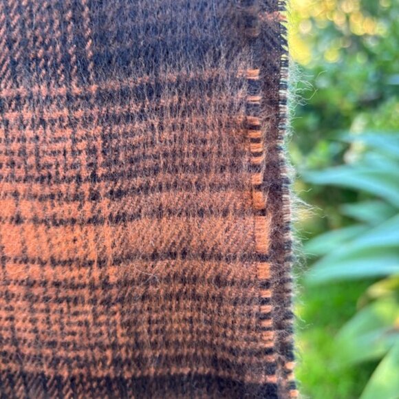 [New] British Luxury Hand-loomed 100% Cashmere Brown & Black Plaid Neck Scarf - Picture 7 of 7